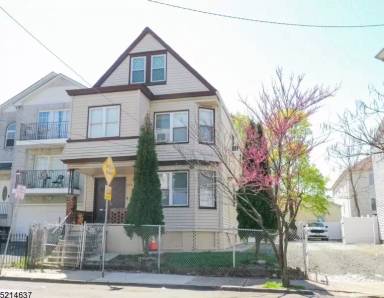 Main picture of 264 W Runyon St