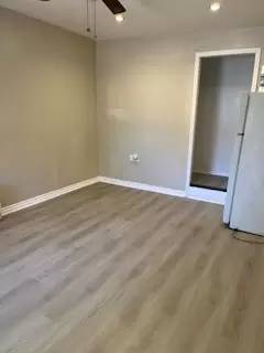 Main picture of 2102 W Huntington Ave