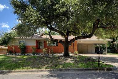 Main picture of 4925 Glade St