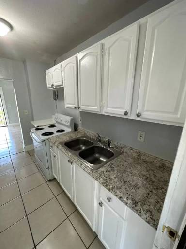 Main picture of 2520 Moncrief Rd