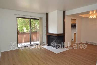 Main picture of 6877 S Countrywoods Cir