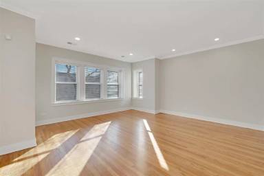 Main picture of 3726 N Troy St
