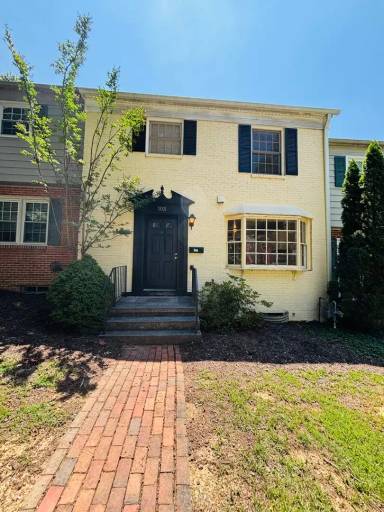 Main picture of 105 Sherwood Ct