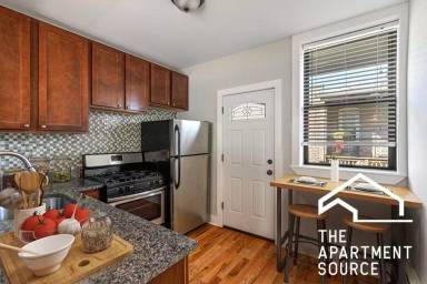 Main picture of 4409 N Wolcott Ave
