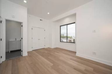 Main picture of 4432 Lancaster Ave