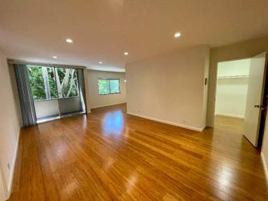 Main picture of 8630 Burton Way