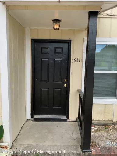 Main picture of 1631 North St