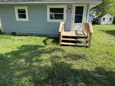 Main picture of 2306 Bay St