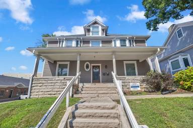 Main picture of 639 N College Ave