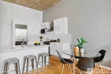 Main picture of 659 W Randolph Condos