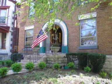 Main picture of 1220 E Broadway