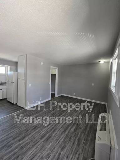 Main picture of 1924 S Broadway Ave