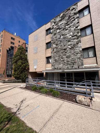 Main picture of 1106 E Knapp St