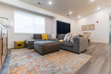 Main picture of 459 W 15 S