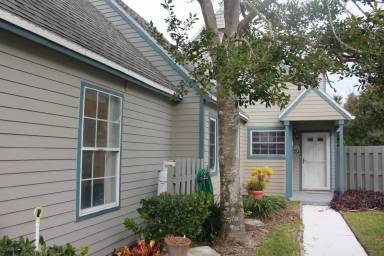 Main picture of 108 N Lake Cir