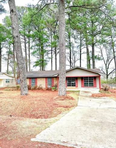 Main picture of 302 Paula Dr
