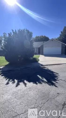 Main picture of 1367 N Sandlin Ave