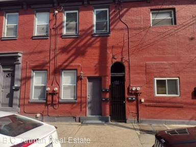 Main picture of 2131 Sarah St