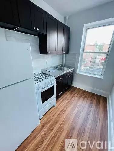 Main picture of 2313 Steinway St