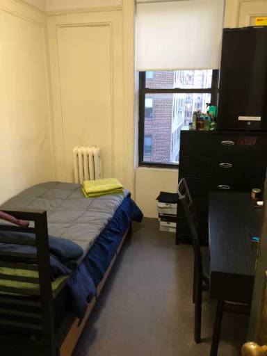 Main picture of 330 W 95th St