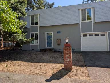 Main picture of 2213 Emerald St