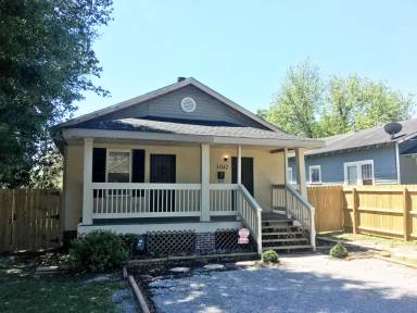 Main picture of 3042 Main St