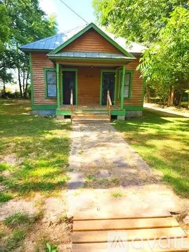 Main picture of 180 Elm St