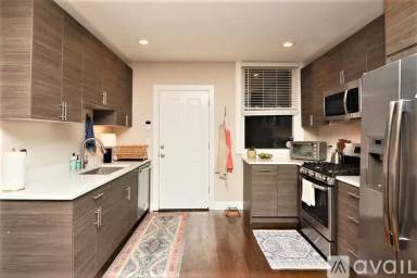 Main picture of 1432 W Farragut Ave