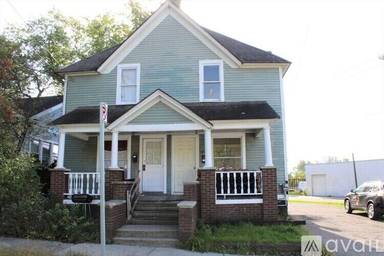 Main picture of 1208 E Main St