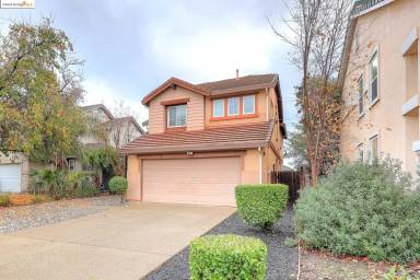 Main picture of 220 Whispering Oaks Ct