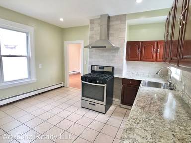 Main picture of 18 Linden St