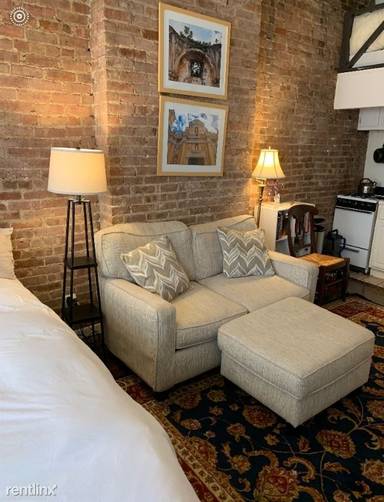 Main picture of 323 W 75th St