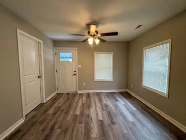 Main picture of 415 Spring Ct