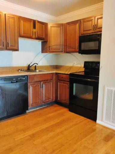 Main picture of Updated ground floor unit across from Madison Park