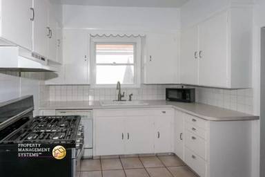 Main picture of 325 E Roosevelt Ave