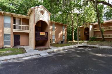 Main picture of Creeks Edge Condos