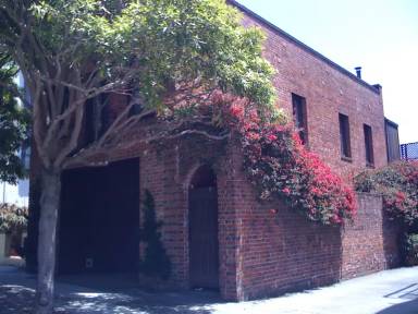 Main picture of 3985 Sacramento St