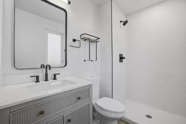 Main picture of 5531 W Louisiana Ave