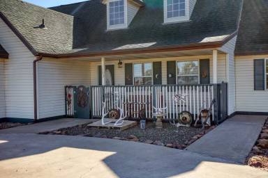 Main picture of 133 S Country Club Dr