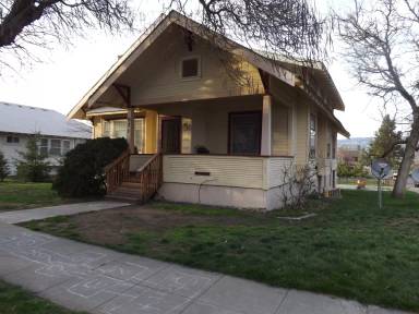 Main picture of 821 E 11th St