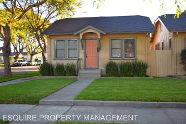 Main picture of 104 S E St