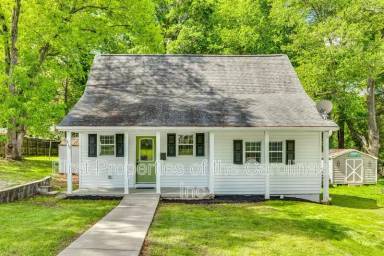 Main picture of 210 Knox St