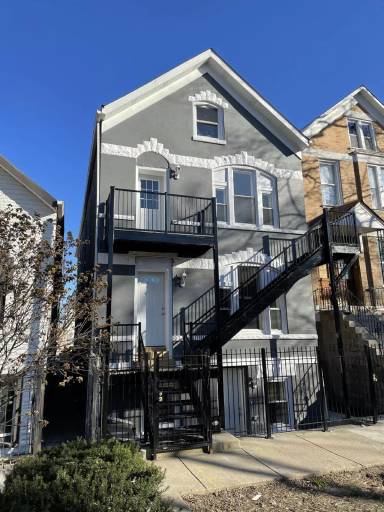 Main picture of 2311 S Whipple St