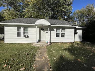 Main picture of 105 Lee St