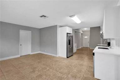 Main picture of 8221 SW 3rd Ct