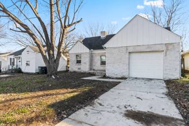 Main picture of 2850 E Archer St