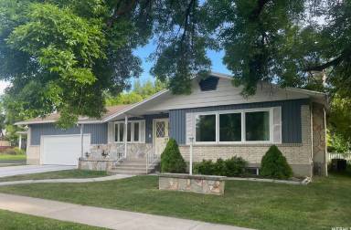 Main picture of 466 W 200 N