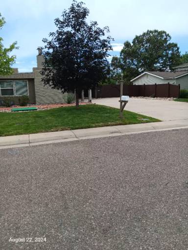 Main picture of 876 Lee St