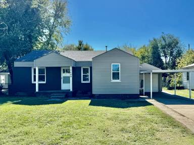 Main picture of 7400 SE 15th St