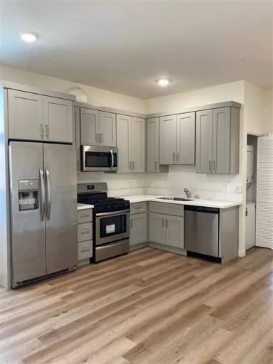 Main picture of 16753 Sherman Way